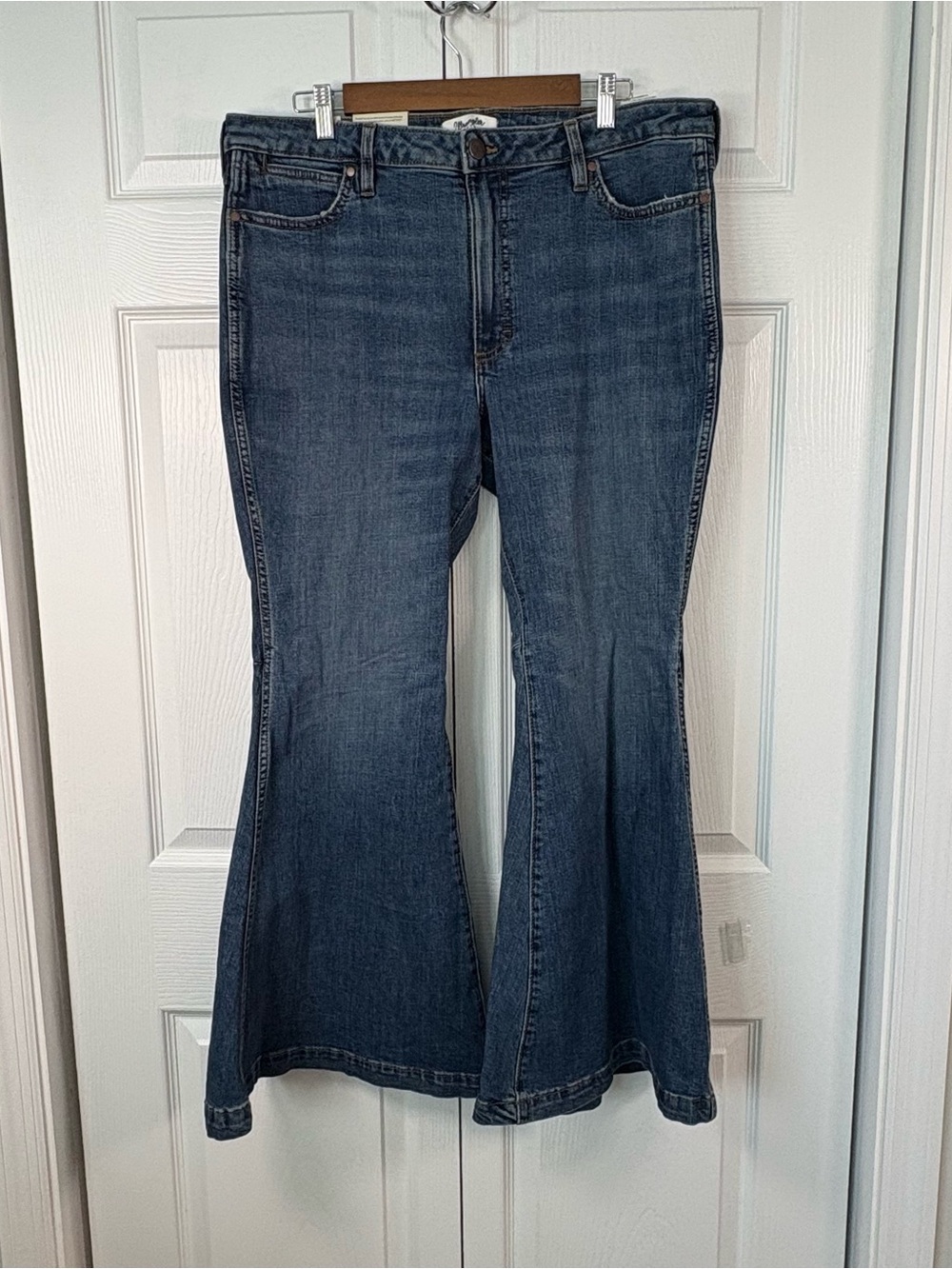 Wrangler Retro High Rise Trumpet Flare Jeans 34x30 NWT Western Cowgirl